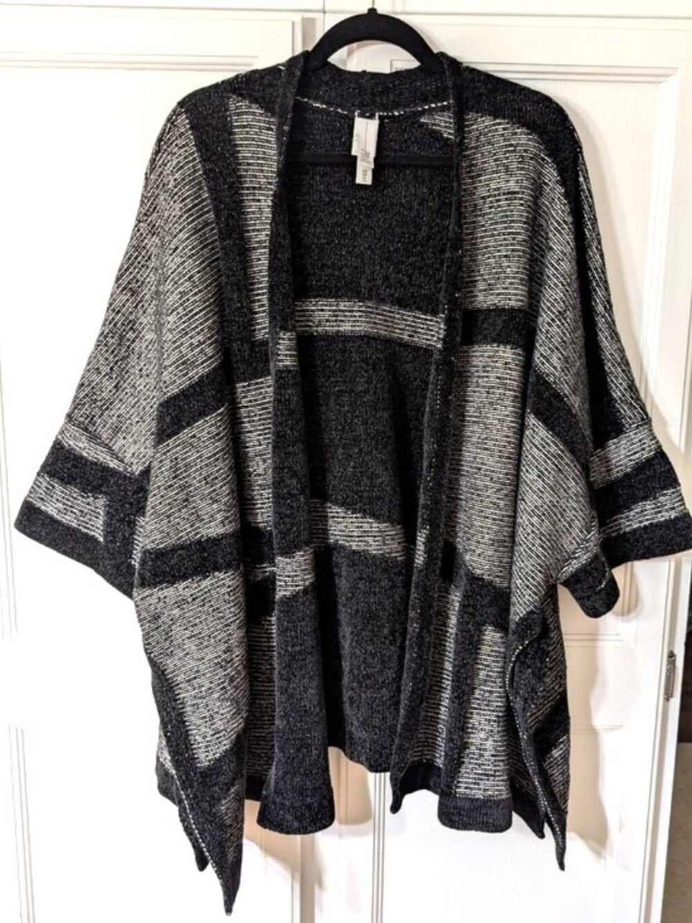 NWOT MarlaWynne Soft Knit Open-Front Black/Gray Striped Knit Sweater Poncho 2X